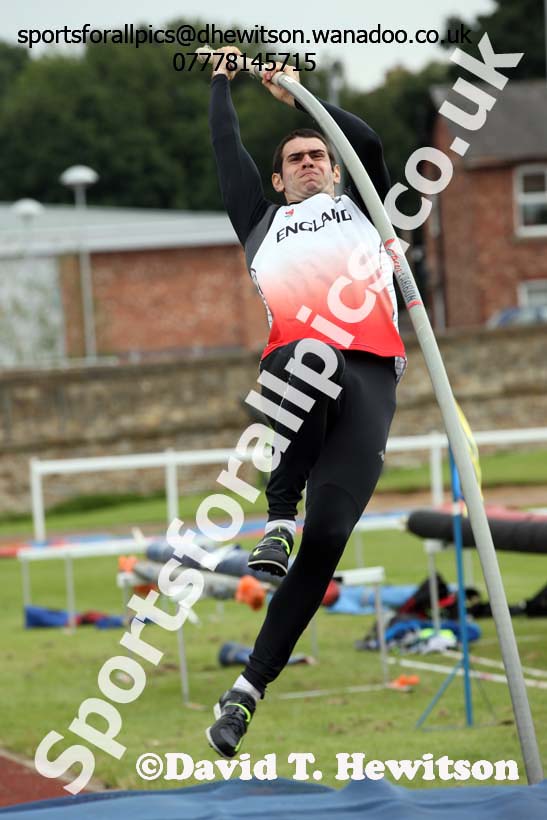 Senior mens pole vault, EAP International Combined Events, Hexham Northumberland. Photo: David T. Hewitson/Sports for All Pics